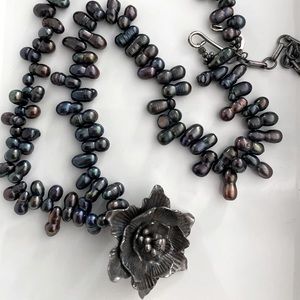 Boutique iridescent natural pearl necklace with silver flower
